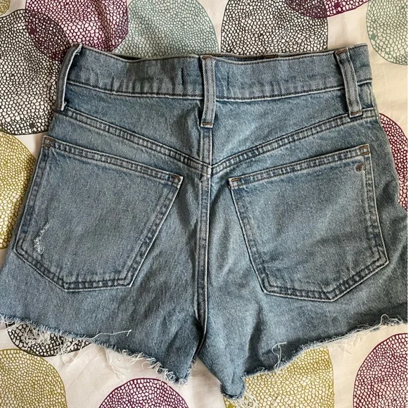 Madewell distressed Jean shorts - Picture 2 of 3